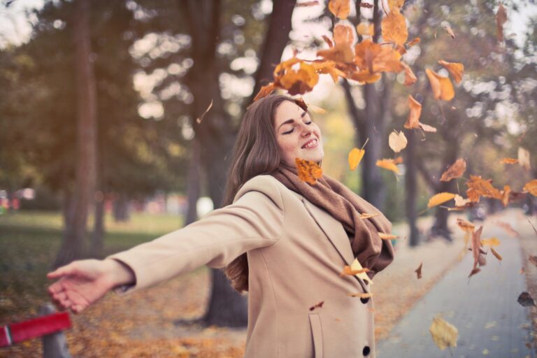Retrouver sa puissance en automne : l’art du mouvement doux et profond